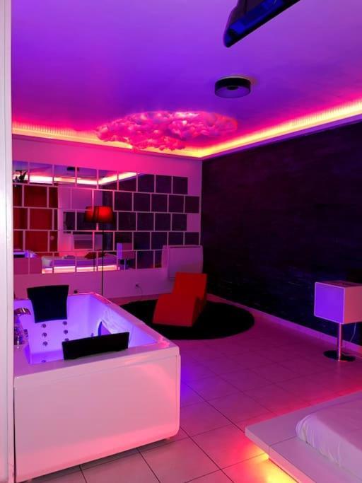 Jeu De Regards - Jacuzzi/Balneo Apartman Courcouronnes Kültér fotó